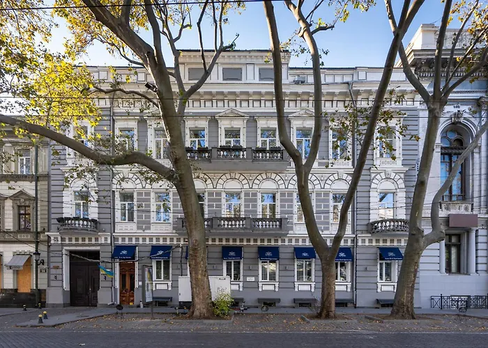 Metro ApartmentsГотель